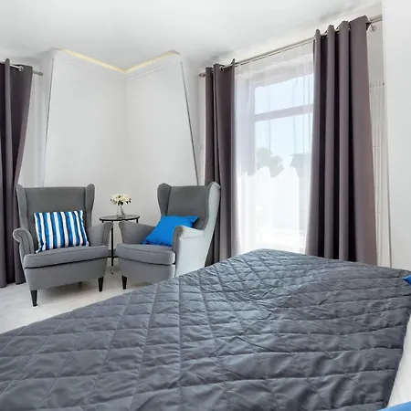 Spacious In For 8 People By Renters Apartment