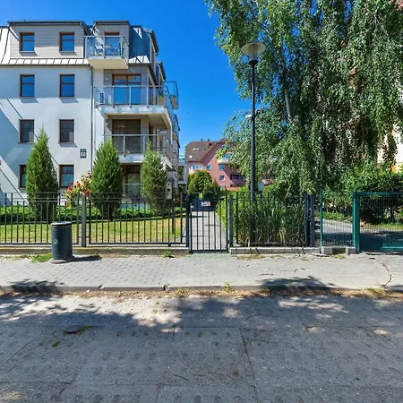 Spacious In For 8 People By Renters Apartment *