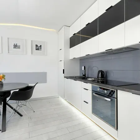 Spacious In For 8 People By Renters Appartement Sopot