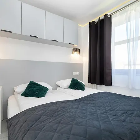 Spacious In For 8 People By Renters *